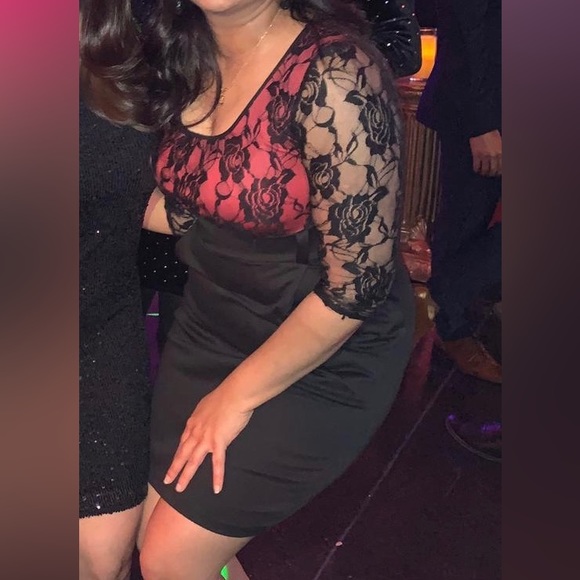 Red and Black Bodycon Cocktail Dress - Picture 4 of 5